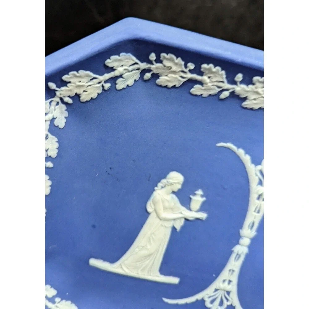 Vintage Wedgwood Blue Jasperware‎ 10.5